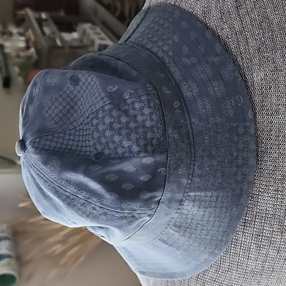 10 deep light blue bucket hat